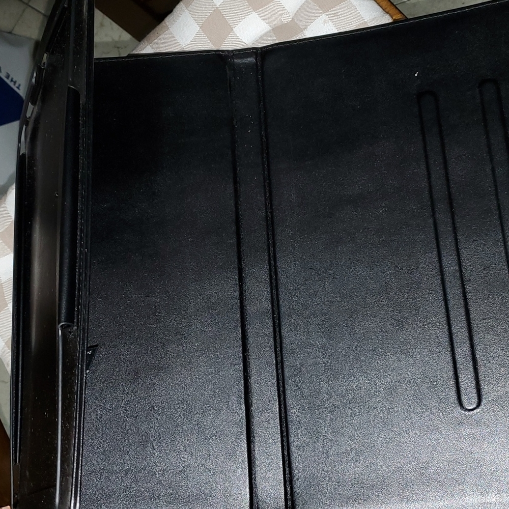 Marc Jacobs large iPad case - Picture 9 of 10